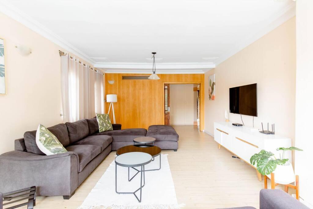 Spacious Menlyn Maine Villa Pretoria-Noord Extérieur photo