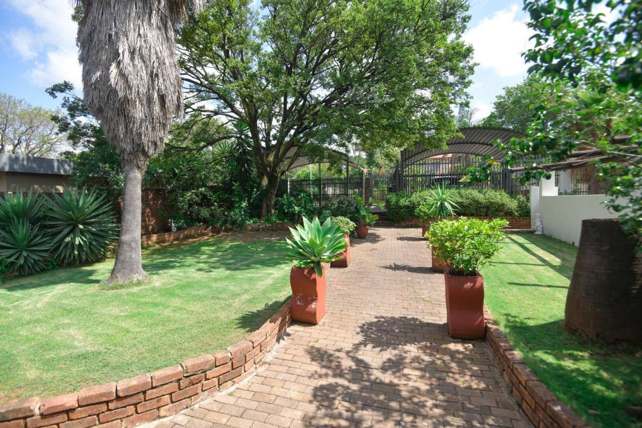 Spacious Menlyn Maine Villa Pretoria-Noord Extérieur photo